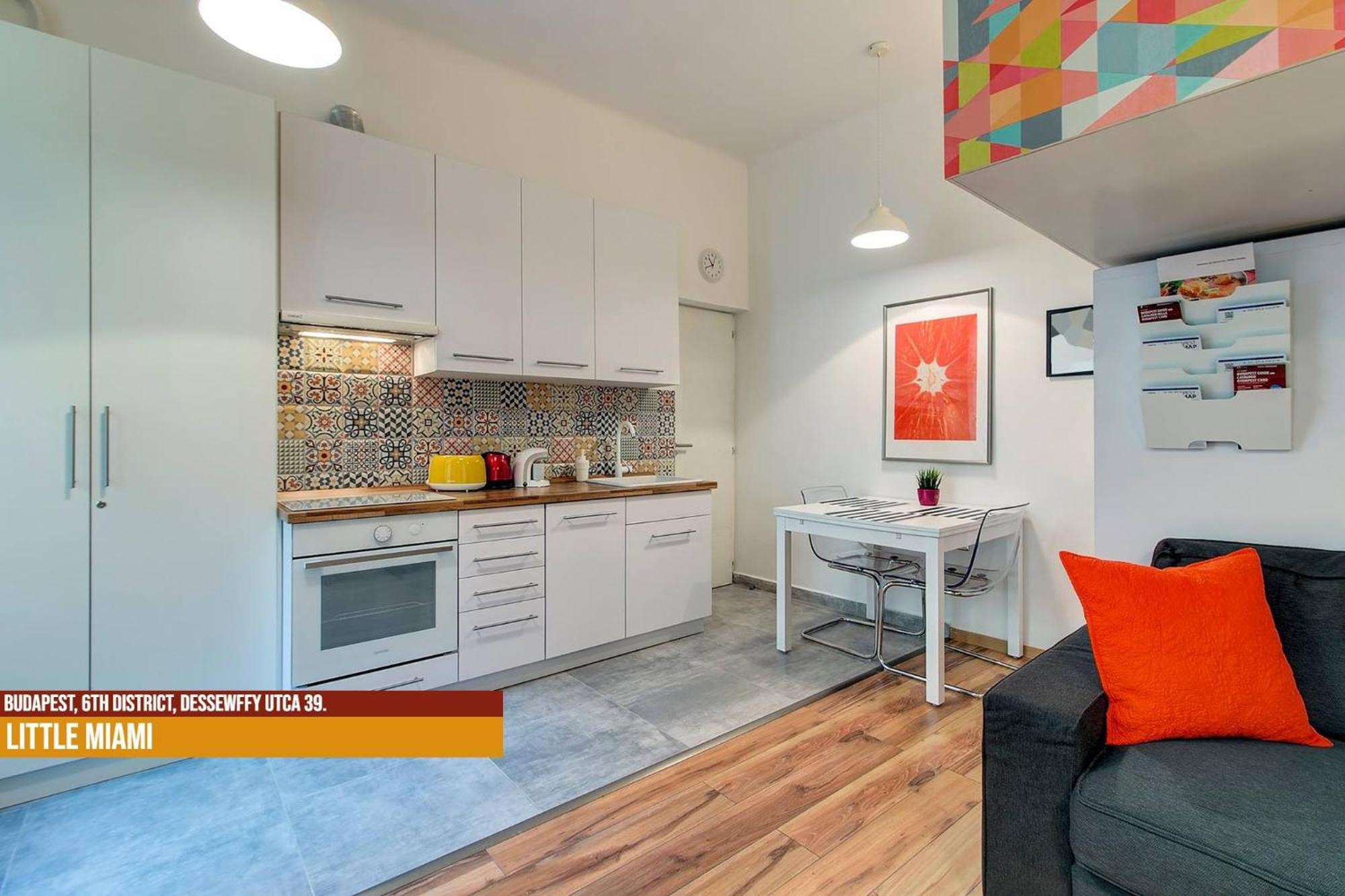 Little Americas Opera Apartments บูดาเปสต์ ภายนอก รูปภาพ