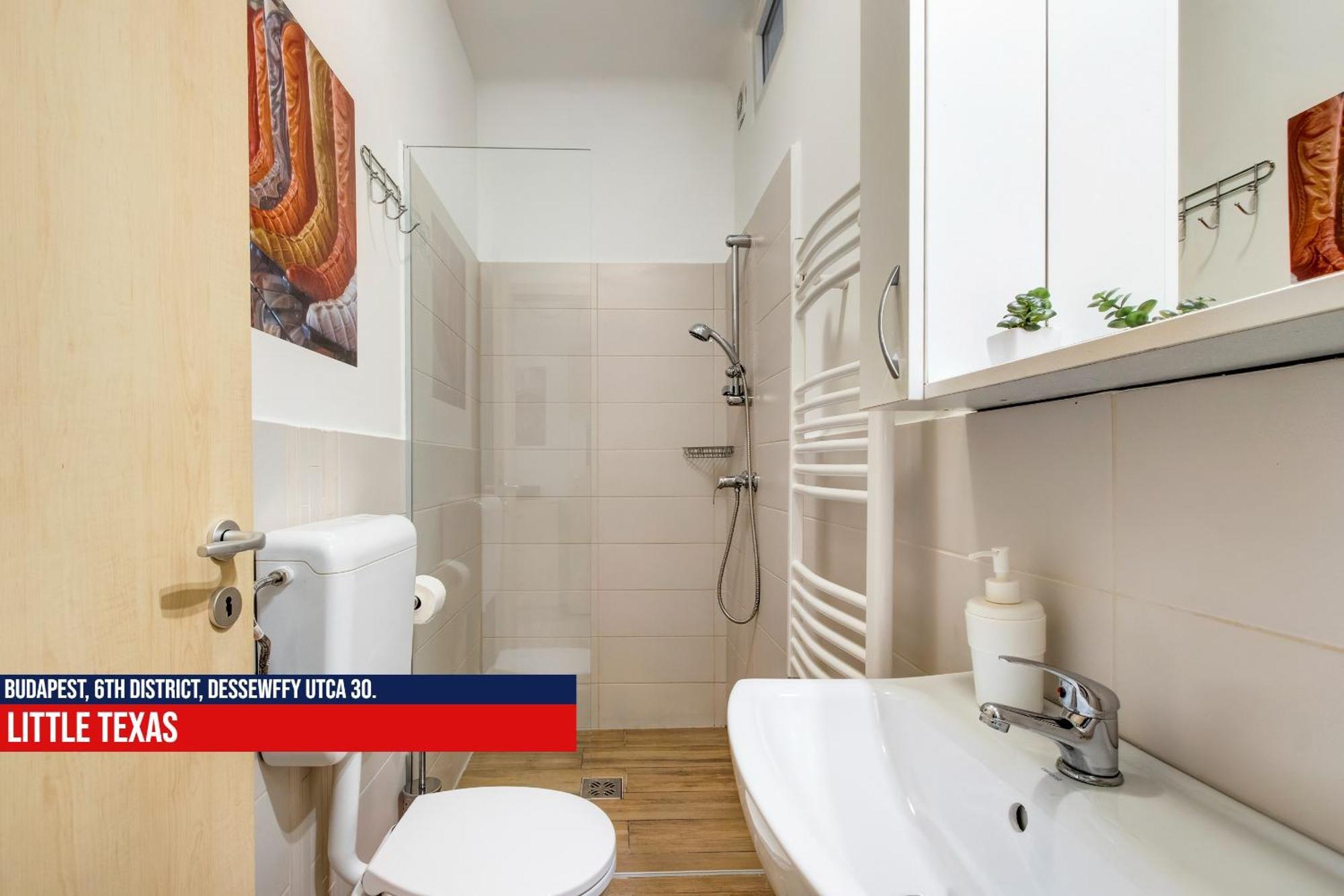 Little Americas Opera Apartments บูดาเปสต์ ภายนอก รูปภาพ